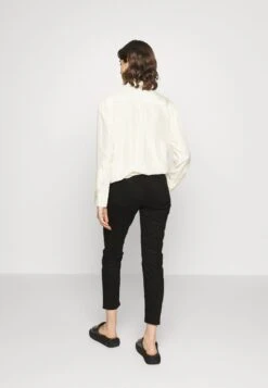 Marc O'Polo LULEA - Stoffhose - Black 8 Marc O'Polo LULEA - Stoffhose - Black -Mode Familie 018c7243047740f7a3405a7c8aa87fe2