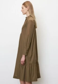 Marc O'Polo MIT GERAFFTEN DETAILS - Freizeitkleid - Earthy Brown 9 Marc O'Polo MIT GERAFFTEN DETAILS - Freizeitkleid - Earthy Brown -Mode Familie 022251c151a340feab8034272490e182