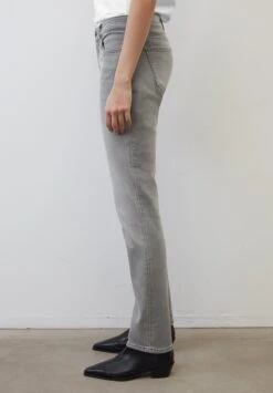 Marc O'Polo MODELL ALBY STRAIGHT - Jeans Straight Leg - Authentic Light Grey Wash -Mode Familie 03042b9ec48742d5819fc06e20377383