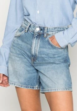 Marc O'Polo DENIM HIGH WAIST BERMUDA LENGTH - Jeans Shorts - Multi/vintage Mid Blue -Mode Familie 055d1de9a9d041219c9c9e02f436a4bd