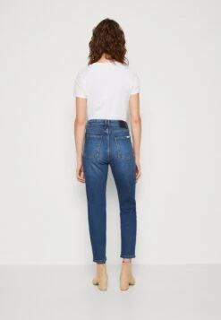 Marc O'Polo DENIM TROUSER BOYFRIEND TAPERED LEG - Jeans Tapered Fit - Multi/fresh Dark Blue 8 Marc O'Polo DENIM TROUSER BOYFRIEND TAPERED LEG - Jeans Tapered Fit - Multi/fresh Dark Blue -Mode Familie 06b1f158c8c043568192207cf3c4b62c