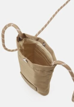 Marc O'Polo EVYN - Handytasche - Dusty Earth -Mode Familie 06fbccb4cf8a499d9044d57dd421206f