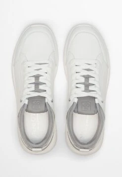 Marc O'Polo SNEAKER MIT GEPOLSTERTEM - Trainers - White Light Grey 9 Marc O'Polo SNEAKER MIT GEPOLSTERTEM - Trainers - White Light Grey -Mode Familie 0c21653b4c584d2ea7103361daf34af4