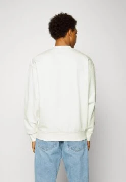 Marc O'Polo CREWNECK, EMBROIDERED ARTWORK ON CHEST - Sweatshirt - White 8 Marc O'Polo CREWNECK, EMBROIDERED ARTWORK ON CHEST - Sweatshirt - White -Mode Familie 0e13d6a8f46b4a6bb3c9a9f772e04828