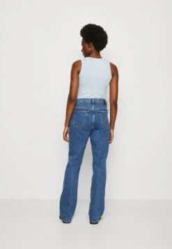 Marc O'Polo DENIM TROUSERS HIGH WAIST LOOSE LEG REGULAR LENGTH - Flared Jeans - Multi/vintage Mid Blue 8 Marc O'Polo DENIM TROUSERS HIGH WAIST LOOSE LEG REGULAR LENGTH - Flared Jeans - Multi/vintage Mid Blue -Mode Familie 0eb6fc640caf46758a4a39a0d7d742fd