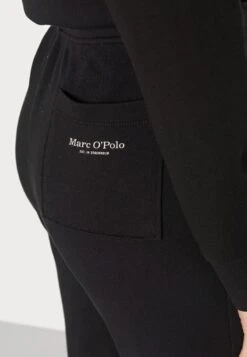 Marc O'Polo PANTS STRAIGHT FIT ELASTIC WAISTBAND - Jogginghose - Dark Navy 10 Marc O'Polo PANTS STRAIGHT FIT ELASTIC WAISTBAND - Jogginghose - Dark Navy -Mode Familie 0f664dbd12d04655bb268465e8ca5289