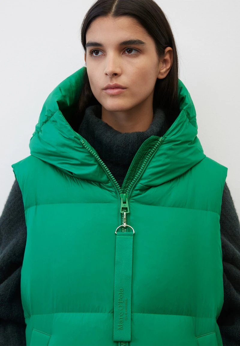 Marc O'Polo LONG FIXED HOOD - Weste - Shiny Emerald 3 Marc O'Polo LONG FIXED HOOD - Weste - Shiny Emerald – Bild 3