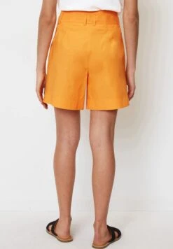 Marc O'Polo HIGH RISE PLEATS BELT - Shorts - Faded Marigold -Mode Familie 13bb7deea7b14242887391ee8cc8c368