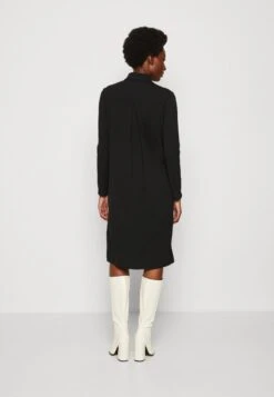 Marc O'Polo DRESS LONG SLEEVE COLLAR BUTTON PLACKET - Jerseykleid - Black 8 Marc O'Polo DRESS LONG SLEEVE COLLAR BUTTON PLACKET - Jerseykleid - Black -Mode Familie 13d1b72ed5bc4c899d48f495551283fe