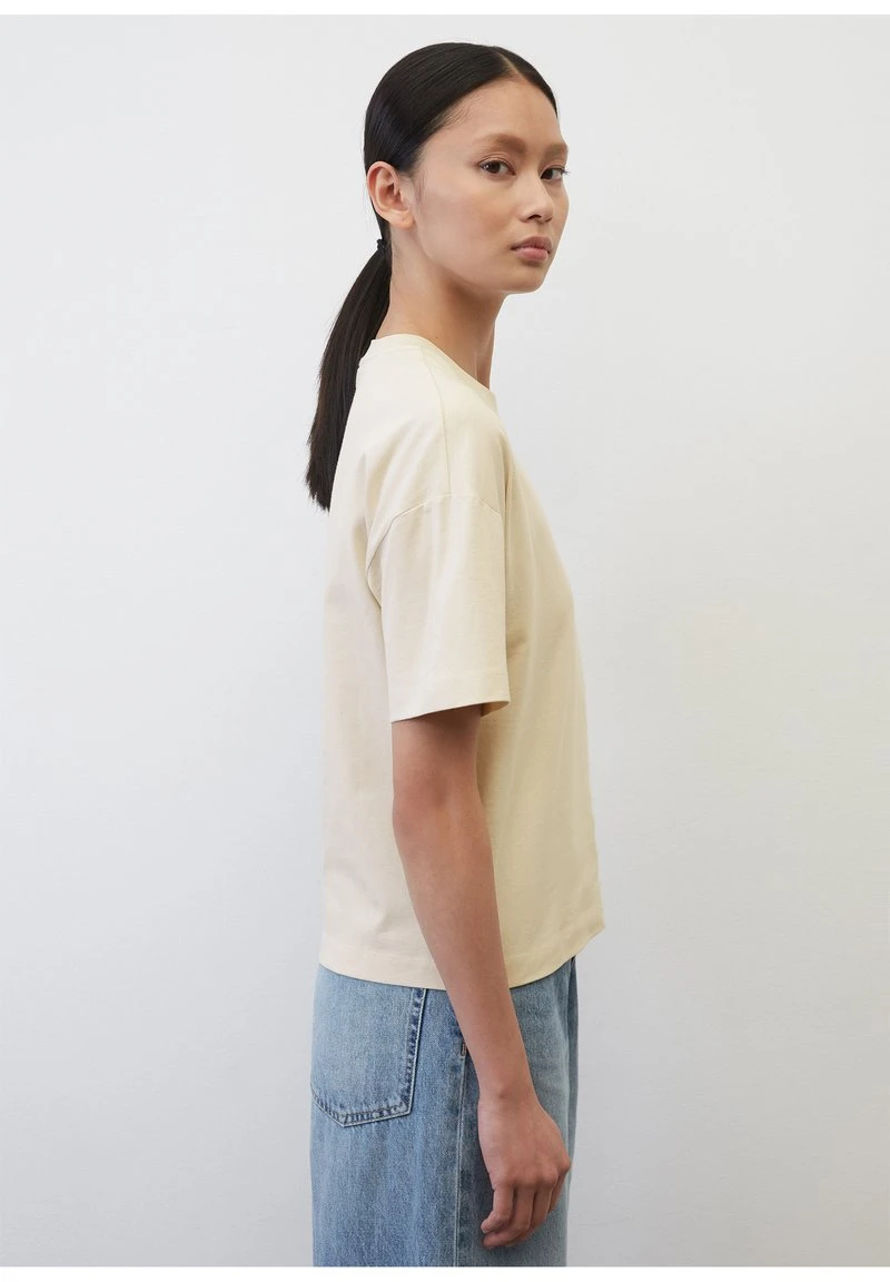 Marc O'Polo RUNDHALS REGULAR - T-Shirt Print - Chalky Sand 4 Marc O'Polo RUNDHALS REGULAR - T-Shirt Print - Chalky Sand – Bild 4