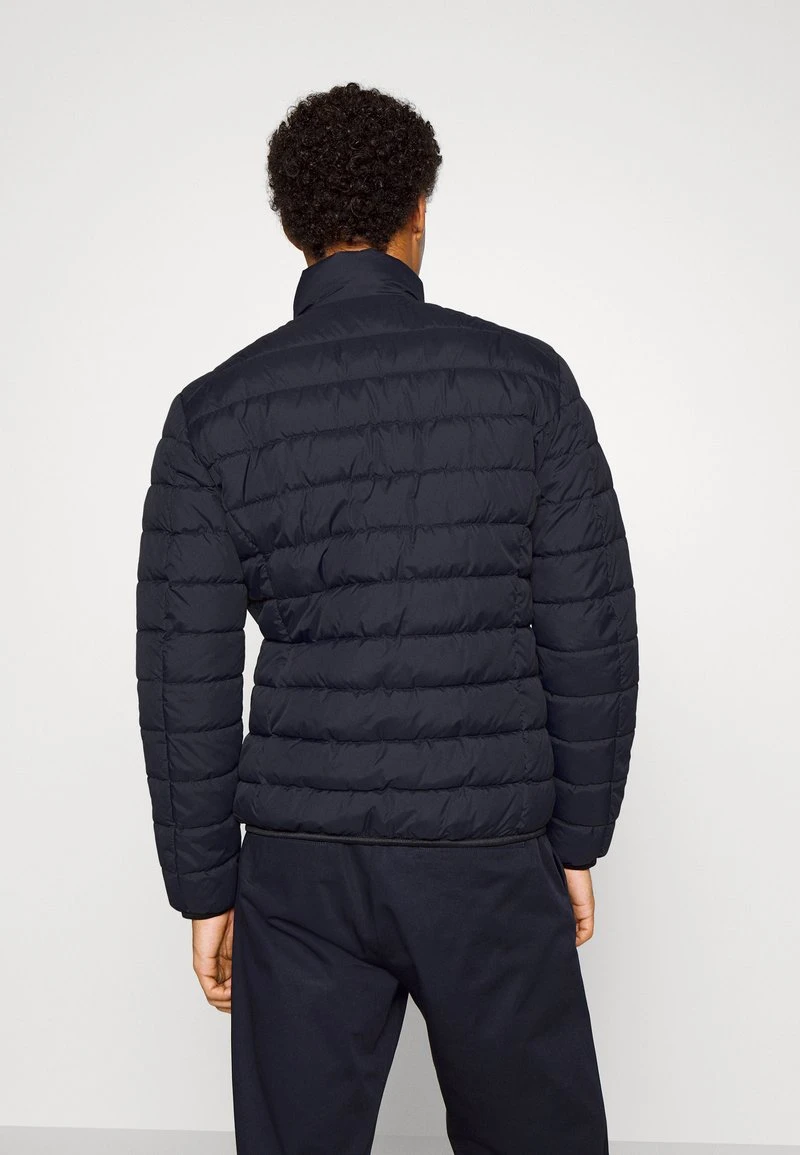 Marc O'Polo JACKET REGULAR FIT REPREVE STAND UP COLLAR 2WAY VISLON - Übergangsjacke - Dark Night 3 Marc O'Polo JACKET REGULAR FIT REPREVE STAND UP COLLAR 2WAY VISLON - Übergangsjacke - Dark Night – Bild 3