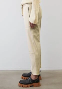 Marc O'Polo TRAVEL MODELL LONTTA AUS - Stoffhose - Chalky Sand 10 Marc O'Polo TRAVEL MODELL LONTTA AUS - Stoffhose - Chalky Sand -Mode Familie 1c4b75667dfe4b769b1f8cbced9c6ddd