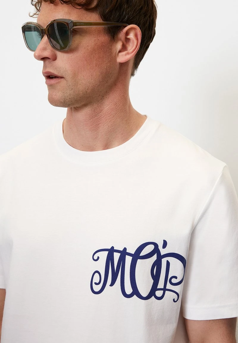 Marc O'Polo REGULAR MIT ELEGANT GESCHWUNGENEM LOGO-PRINT - T-Shirt Print - White 5 Marc O'Polo REGULAR MIT ELEGANT GESCHWUNGENEM LOGO-PRINT - T-Shirt Print - White – Bild 5