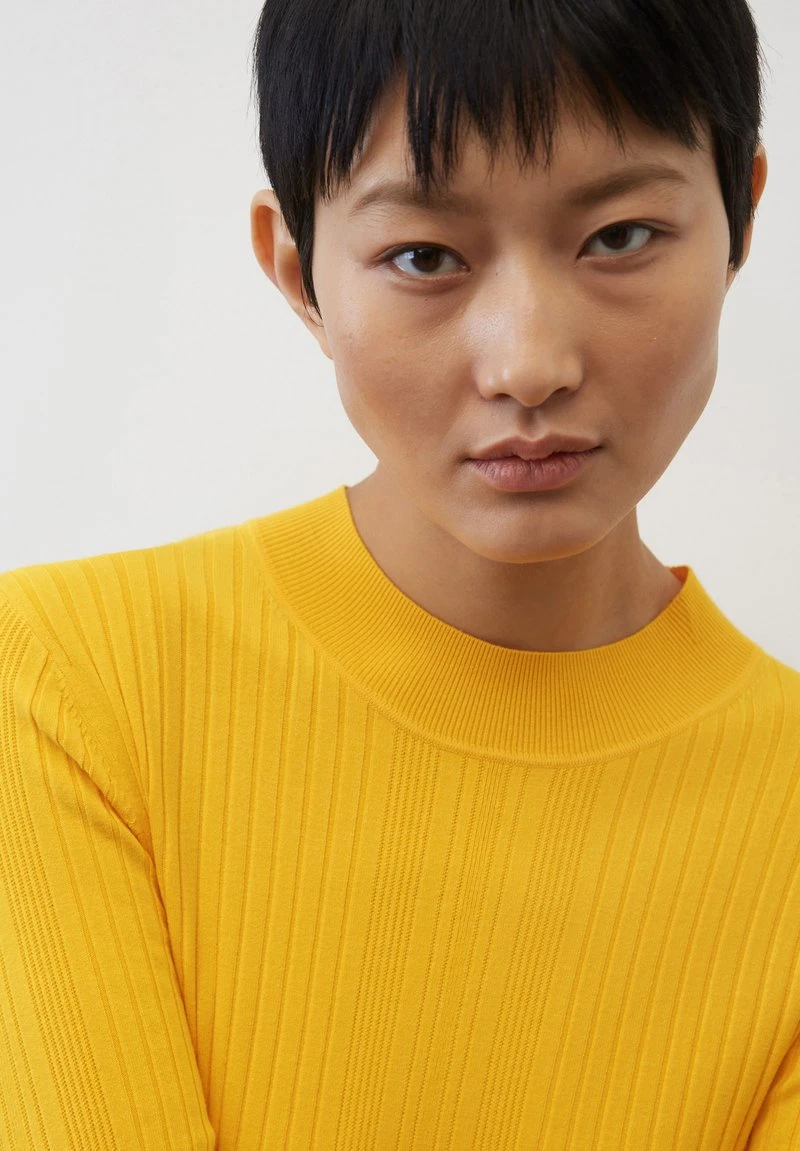 Marc O'Polo LONGSLEEVE, SMALL STAND-UP COLLAR - Strickkleid - Morning Sun 3 Marc O'Polo LONGSLEEVE, SMALL STAND-UP COLLAR - Strickkleid - Morning Sun – Bild 3