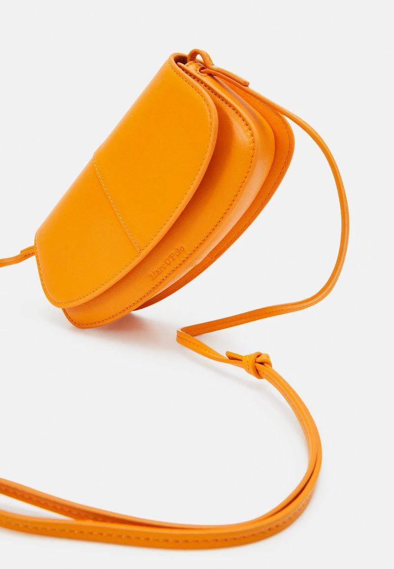 Marc O'Polo TALVA - Umhängetasche - Faded Marigold 4 Marc O'Polo TALVA - Umhängetasche - Faded Marigold – Bild 4