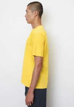 Marc O'Polo SHORT SLEEVE CREW NECK CLASSIC INSIDE CHE - T-Shirt Print - Sunflower Petal 9 Marc O'Polo SHORT SLEEVE CREW NECK CLASSIC INSIDE CHE - T-Shirt Print - Sunflower Petal -Mode Familie 253a1a4780c14472ae88e2096247a84e