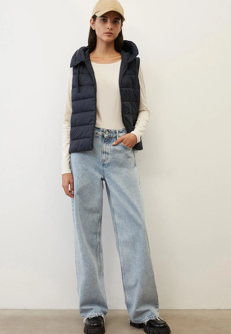 Marc O'Polo RECYCLED, FIXED, ZIP POCKETS, DRAWSTRING - Weste - Deep Blue Sea 2 Marc O'Polo RECYCLED, FIXED, ZIP POCKETS, DRAWSTRING - Weste - Deep Blue Sea – Bild 2