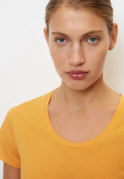 Marc O'Polo SHORT SLEEVE ROUND NECK - T-Shirt Basic - Faded Marigold -Mode Familie 2989866057cb45ba9b93388770055e18