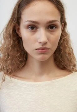 Marc O'Polo BOAT NECK - Langarmshirt - Chalky Sand -Mode Familie 2a952fed0cfa4ae4be15dec238e3bfa5