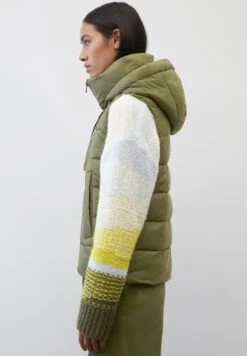 Marc O'Polo REGULAR MIT RECYCELTEN MAT - Weste - Wild Olive 9 Marc O'Polo REGULAR MIT RECYCELTEN MAT - Weste - Wild Olive -Mode Familie 2b5cb8b9840242dcb68995d4458e703b