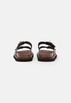 Marc O'Polo MATS - Pantolette Flach - Dark Brown 8 Marc O'Polo MATS - Pantolette Flach - Dark Brown -Mode Familie 30fd99f11c5941c8bd38b3e0678e6868