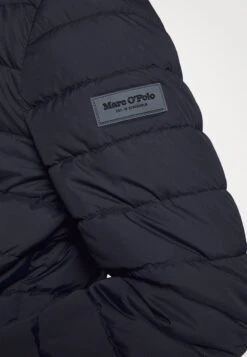 Marc O'Polo JACKET REGULAR FIT REPREVE STAND UP COLLAR 2WAY VISLON - Übergangsjacke - Dark Night 11 Marc O'Polo JACKET REGULAR FIT REPREVE STAND UP COLLAR 2WAY VISLON - Übergangsjacke - Dark Night -Mode Familie 32541b04d28f472c9b8dda061b9901fe