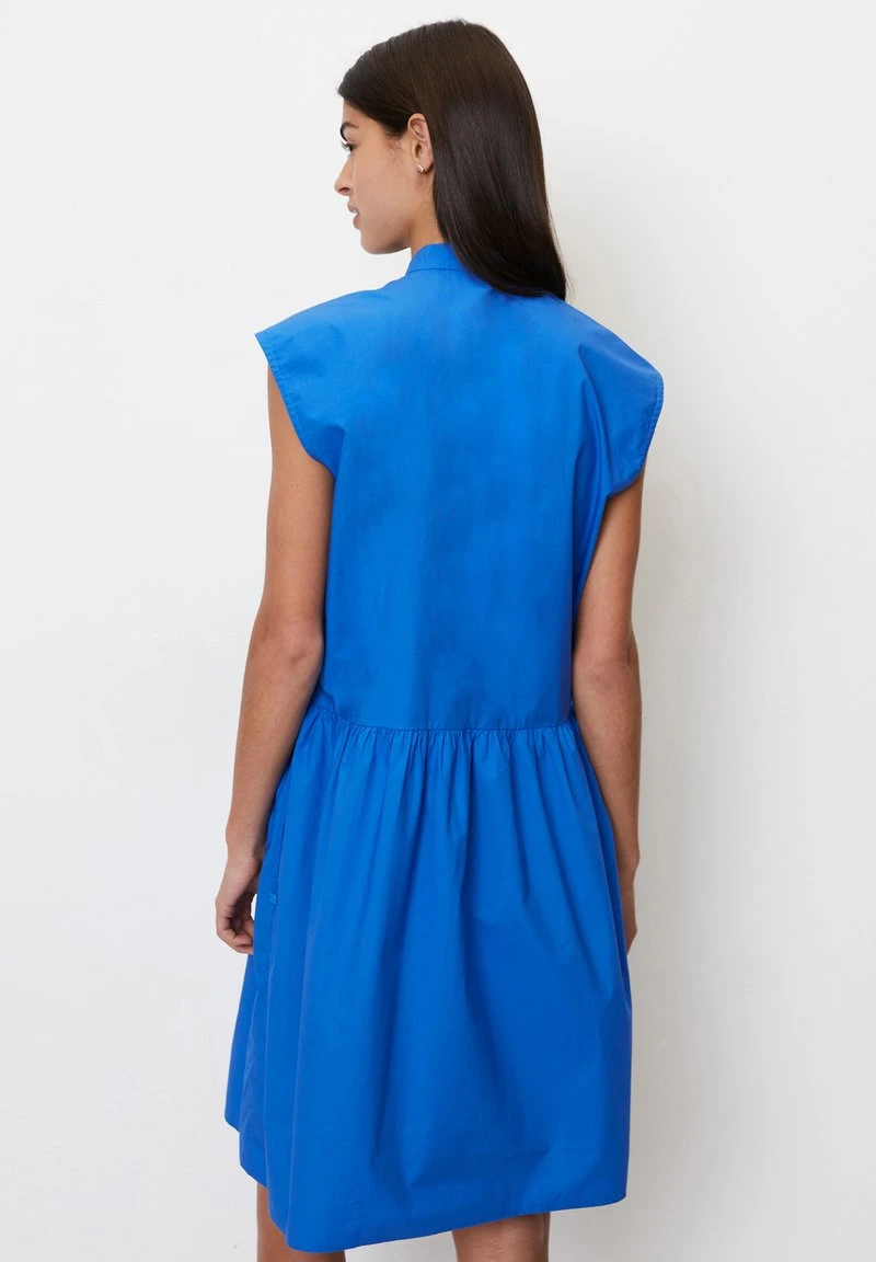 Marc O'Polo DENIM ÄRMELOSES VOLANT- AUS BIO - Blusenkleid - Mediterranean Blue 3 Marc O'Polo DENIM ÄRMELOSES VOLANT- AUS BIO - Blusenkleid - Mediterranean Blue – Bild 3