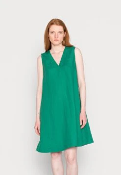 Marc O'Polo DRESS A SHAPE V NECKLINE SLEEVELESS - Freizeitkleid - Preppy Green 11 Marc O'Polo DRESS A SHAPE V NECKLINE SLEEVELESS - Freizeitkleid - Preppy Green -Mode Familie 3448a233c8ab4280841582e6cdd4688a 1