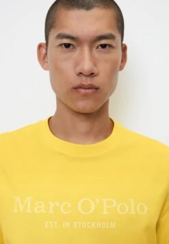 Marc O'Polo SHORT SLEEVE CREW NECK CLASSIC INSIDE CHE - T-Shirt Print - Sunflower Petal 10 Marc O'Polo SHORT SLEEVE CREW NECK CLASSIC INSIDE CHE - T-Shirt Print - Sunflower Petal -Mode Familie 344a9ea227d34c3a8a4a96c1c6684c87