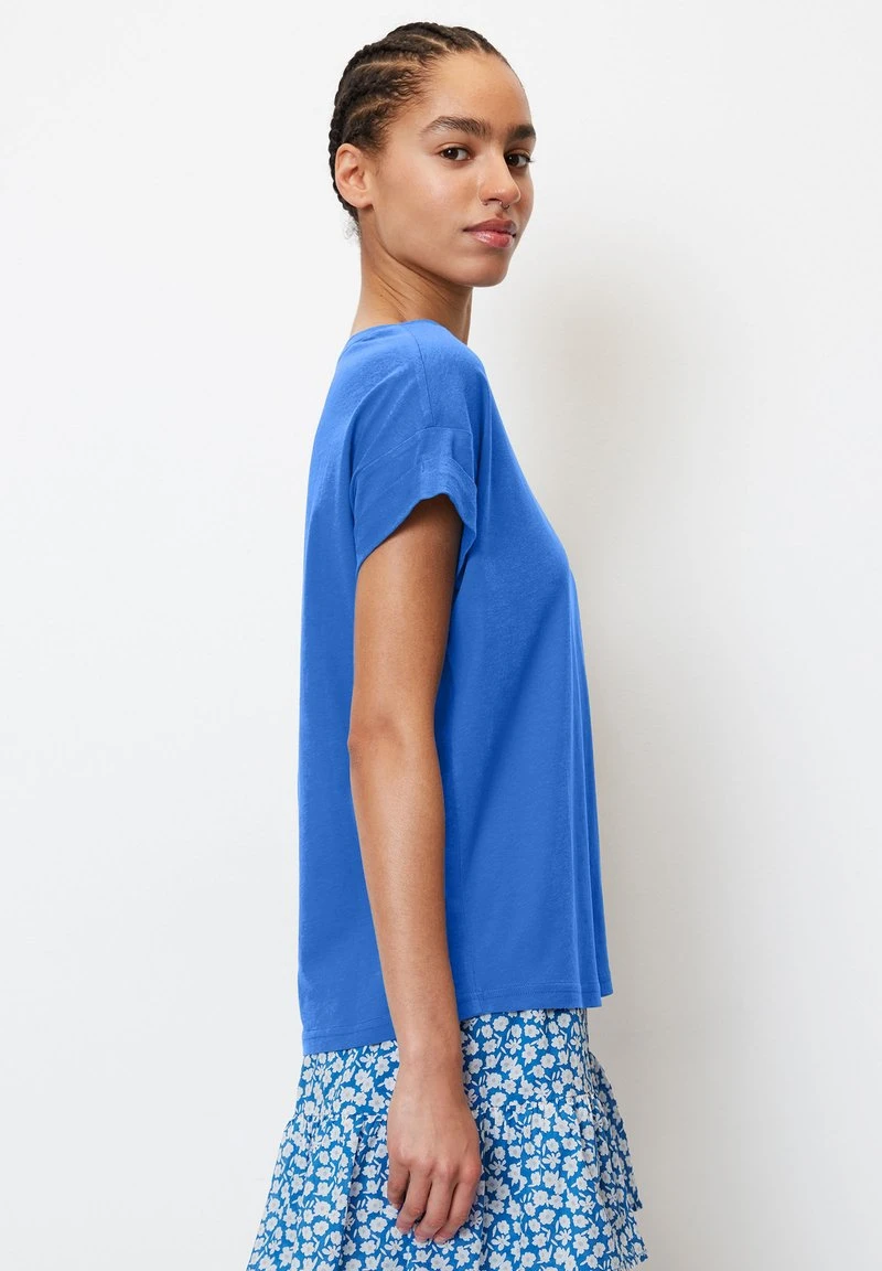 Marc O'Polo DENIM MIT TURN-UP-SLEEVES AUS BASIC - T-Shirt Basic - Mediterranean Blue 4 Marc O'Polo DENIM MIT TURN-UP-SLEEVES AUS BASIC - T-Shirt Basic - Mediterranean Blue – Bild 4
