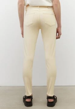 Marc O'Polo DENIM KAJ - Jeans Slim Fit - Multi Ecrú -Mode Familie 36f7f546678641849242de73b5c9472d