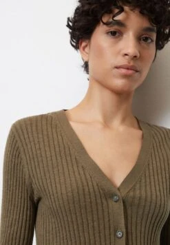 Marc O'Polo SCHMALER V-NECK - Strickjacke - Earthy Brown 9 Marc O'Polo SCHMALER V-NECK - Strickjacke - Earthy Brown -Mode Familie 377ceb28a89b484b901299e6e8c01829