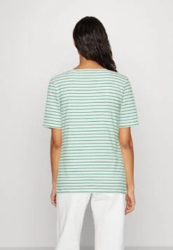 Marc O'Polo SHORT SLEEVE ROUND NECK - T-Shirt Print - Vivid Green -Mode Familie 37e7532216a14fbb941e45a6745699ac