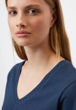 Marc O'Polo DENIM V-NECK- REGULAR - T-Shirt Basic - Admiral -Mode Familie 3ad05166cecc425d8b838bada89cd799