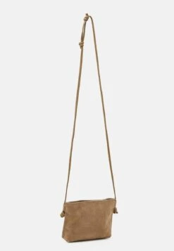 Titelseite -Mode Familie 3db15047e5f24183b060ab5588d86f9d