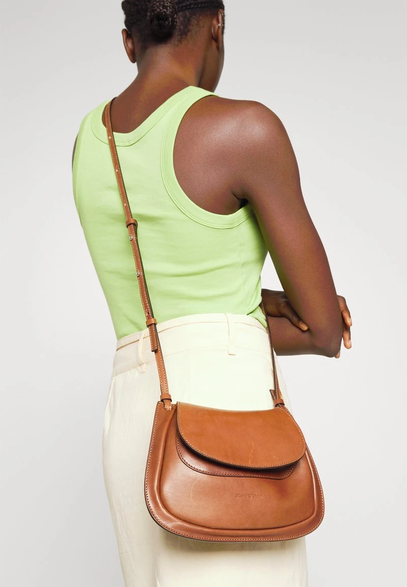 Marc O'Polo AURI - Umhängetasche - Toffee Brown 1 Marc O'Polo AURI - Umhängetasche - Toffee Brown