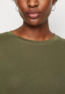 Marc O'Polo DRESS - Jerseykleid - Wild Olive 11 Marc O'Polo DRESS - Jerseykleid - Wild Olive -Mode Familie 3e632816fd5e4882801d7fb864fa9209