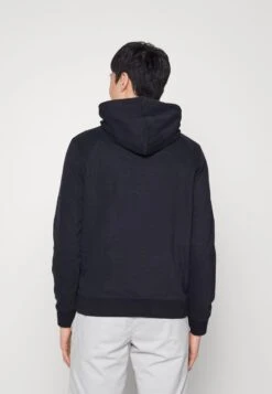 Marc O'Polo Kapuzenpullover - Dark Navy 8 Marc O'Polo Kapuzenpullover - Dark Navy -Mode Familie 3e7f1edaf4e44d19b590baa17b032111