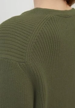Marc O'Polo V-NECK-CARDIGAN CROPPED AUS HEAVY-WEIGHT-ORG - Strickjacke - Wild Olive -Mode Familie 3fff4d0277d44845bcc6df4a535b5fca