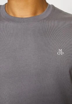 Marc O'Polo SHORT SLEEVE - T-Shirt Basic - Moonless Sky 11 Marc O'Polo SHORT SLEEVE - T-Shirt Basic - Moonless Sky -Mode Familie 4074b28696f44be193b8eb92bfe74c7b