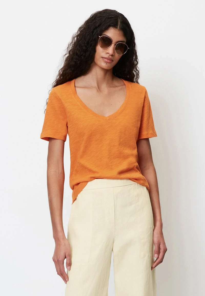 Marc O'Polo V-NECK REGULAR - T-Shirt Basic - Marigold Orange 1 Marc O'Polo V-NECK REGULAR - T-Shirt Basic - Marigold Orange
