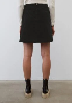 Marc O'Polo SKIRT EASY SHAPE WITH CUTLINE PLEAT DETAIL, SHORT LENGTH - A-Linien-Rock - Black 9 Marc O'Polo SKIRT EASY SHAPE WITH CUTLINE PLEAT DETAIL, SHORT LENGTH - A-Linien-Rock - Black -Mode Familie 42d20c2139af4fe286aece3a18338536