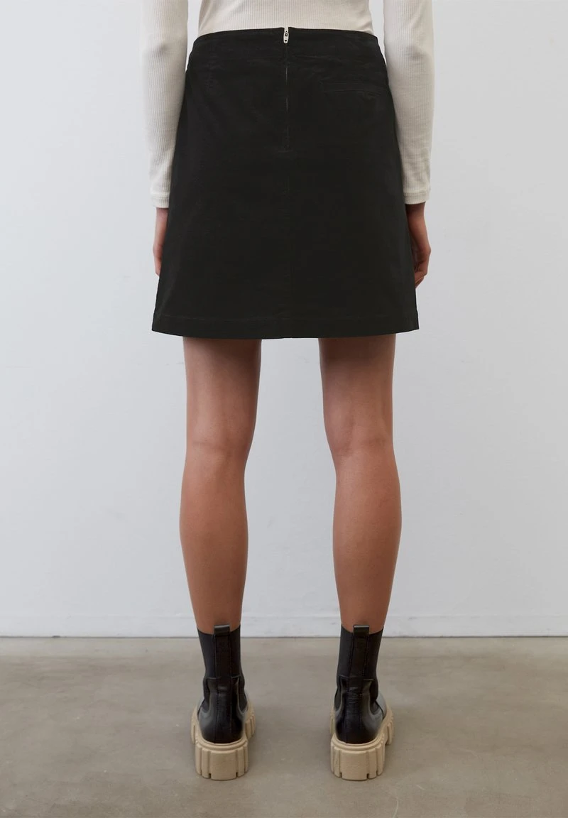 Marc O'Polo SKIRT EASY SHAPE WITH CUTLINE PLEAT DETAIL, SHORT LENGTH - A-Linien-Rock - Black 4 Marc O'Polo SKIRT EASY SHAPE WITH CUTLINE PLEAT DETAIL, SHORT LENGTH - A-Linien-Rock - Black – Bild 4