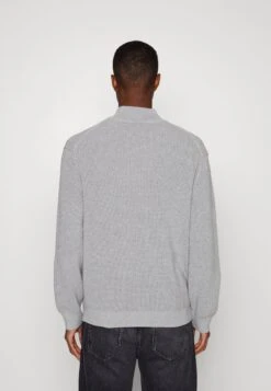 Marc O'Polo DENIM LONG SLEEVE TROYER COLLAR - Strickpullover - Mid Grey 8 Marc O'Polo DENIM LONG SLEEVE TROYER COLLAR - Strickpullover - Mid Grey -Mode Familie 44bf7d0620274d2e8c346506dbfb8e35