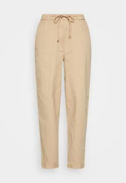 Marc O'Polo PANTS O-SHAPED LEG HIGH RISE CUFFS - Stoffhose - Frosty Sand 10 Marc O'Polo PANTS O-SHAPED LEG HIGH RISE CUFFS - Stoffhose - Frosty Sand -Mode Familie 467cd89ce93d4ae28fb7577048ec6996