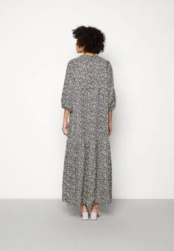 Marc O'Polo CAPSULE DRESS MAXI TIERED STYLE DETAILED NECKLINE SLEEVE - Maxikleid - Multi 8 Marc O'Polo CAPSULE DRESS MAXI TIERED STYLE DETAILED NECKLINE SLEEVE - Maxikleid - Multi -Mode Familie 4e5ae64113244ab9b93d7eafde44df96