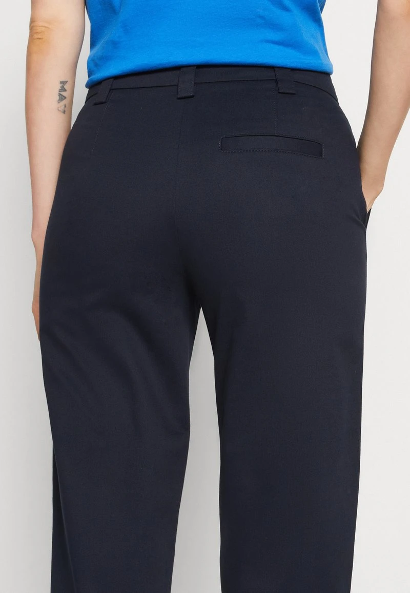 Marc O'Polo MODERN STYLE TAPERED LEG HIGH RISE WELT POCKET - Chino - Thunder Blue 6 Marc O'Polo MODERN STYLE TAPERED LEG HIGH RISE WELT POCKET - Chino - Thunder Blue – Bild 6