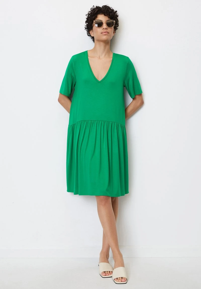 Marc O'Polo EASY FIT - Jerseykleid - Vivid Green 2 Marc O'Polo EASY FIT - Jerseykleid - Vivid Green – Bild 2