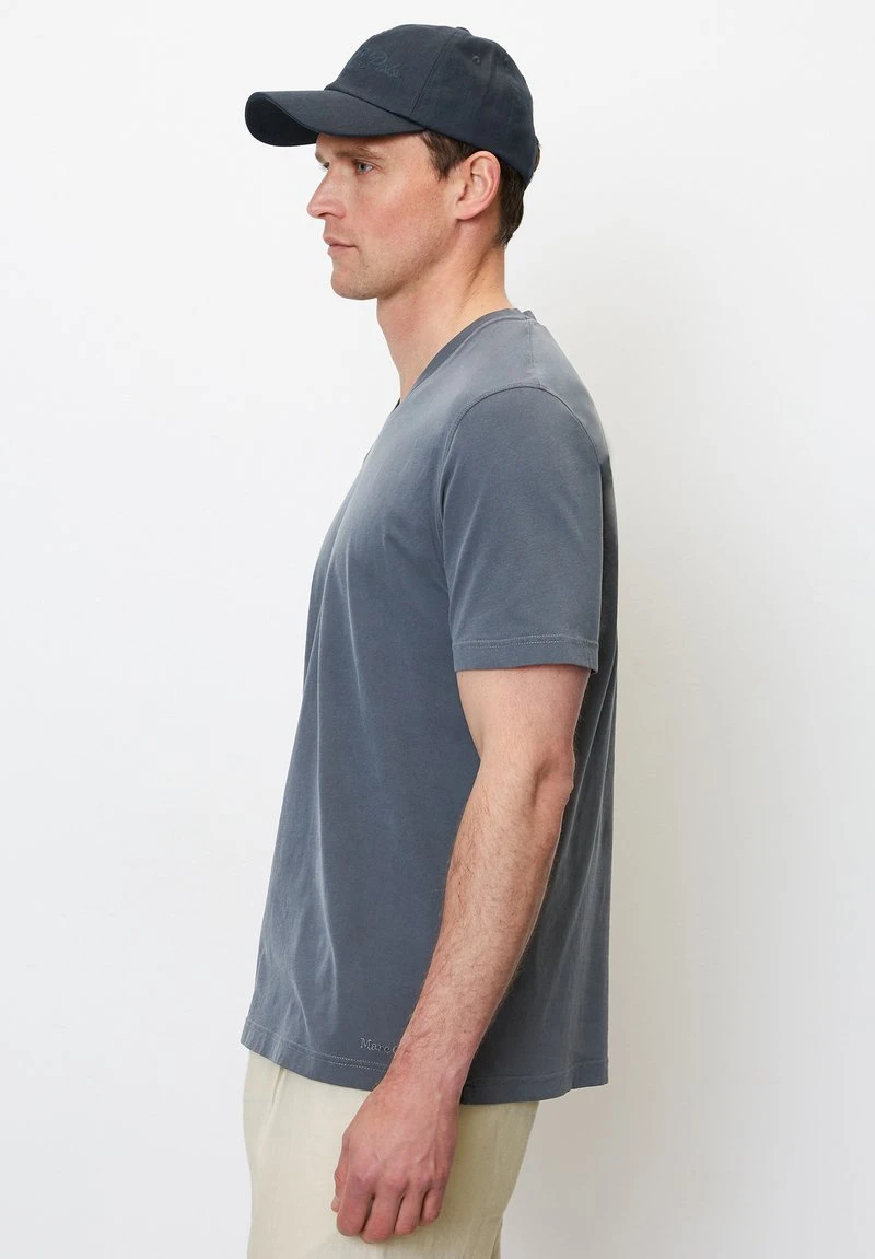 Marc O'Polo V-NECK- REGULAR AUS REINER BIO - T-Shirt Basic - Dark Navy 5 Marc O'Polo V-NECK- REGULAR AUS REINER BIO - T-Shirt Basic - Dark Navy – Bild 5