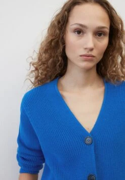 Marc O'Polo V-NECK CROPPED AUS HEAVY WEIGHT - Strickjacke - Vibrant Blue -Mode Familie 52501d2a805943369327ade49aa4aa0e